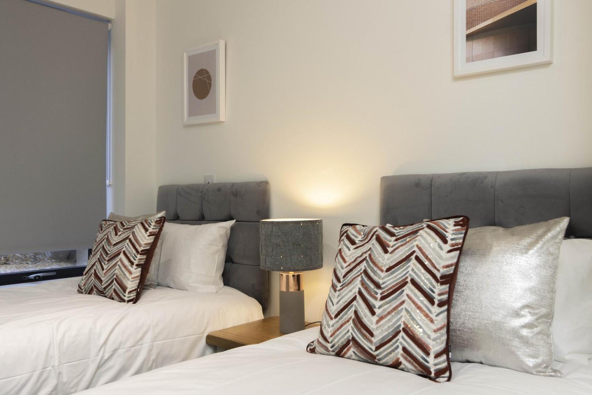Linacre 1&2 - One And Two Bed Flat Behind The Cathedral With Free Parking And Fast Wifi Apartment Exeter Exterior photo