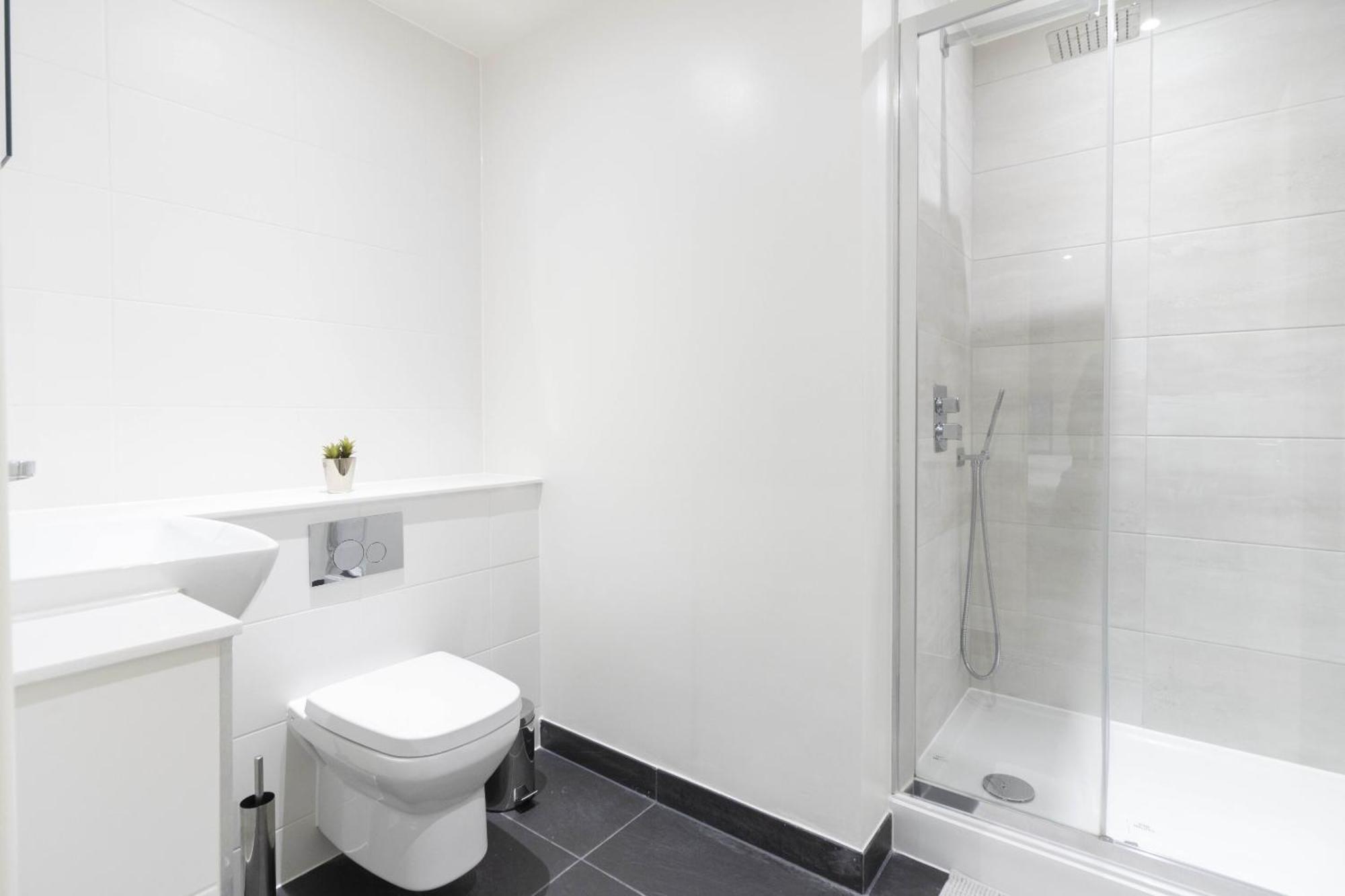 Linacre 1&2 - One And Two Bed Flat Behind The Cathedral With Free Parking And Fast Wifi Apartment Exeter Room photo